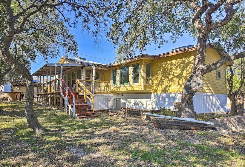 Riverfront Pipe Creek Home W/ Kayaks & Grill!