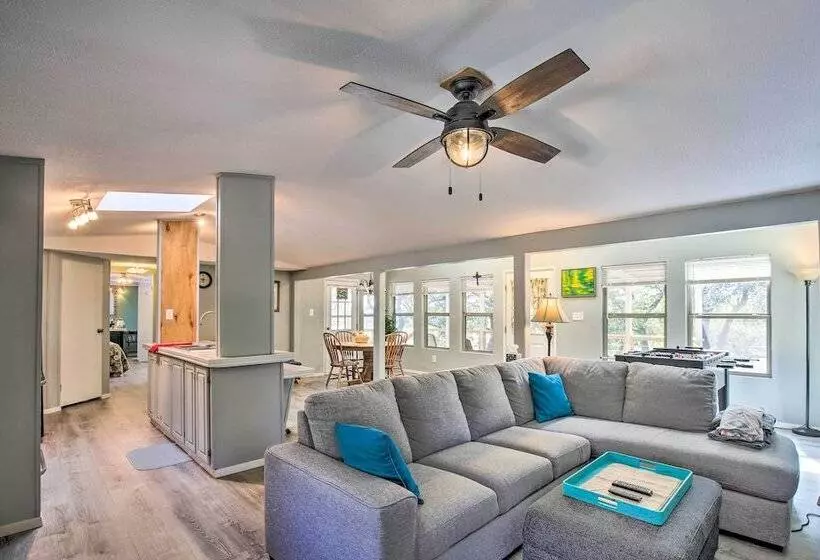 Riverfront Pipe Creek Home W/ Kayaks & Grill!