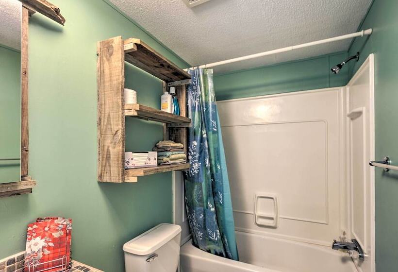 Riverfront Pipe Creek Home W/ Kayaks & Grill!