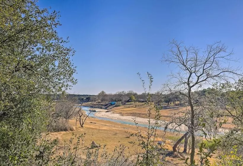 Riverfront Pipe Creek Home W/ Kayaks & Grill!