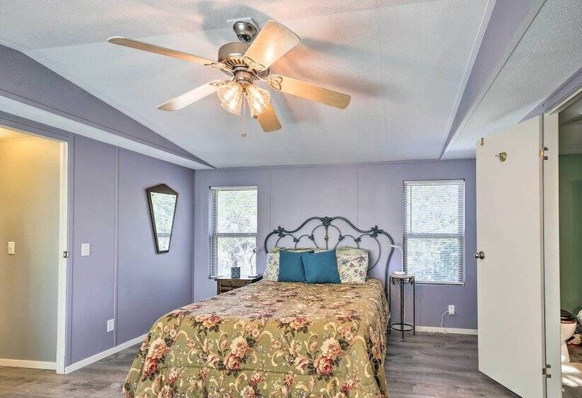 Riverfront Pipe Creek Home W/ Kayaks & Grill!