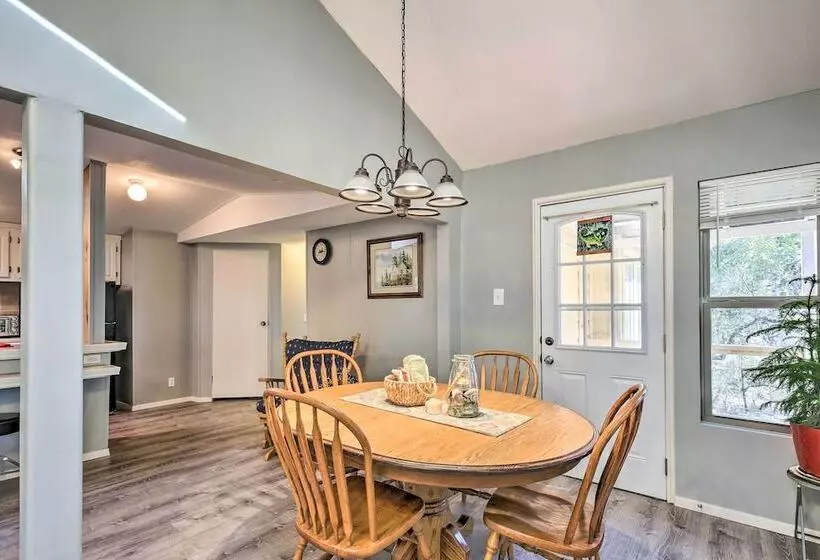 Riverfront Pipe Creek Home W/ Kayaks & Grill!