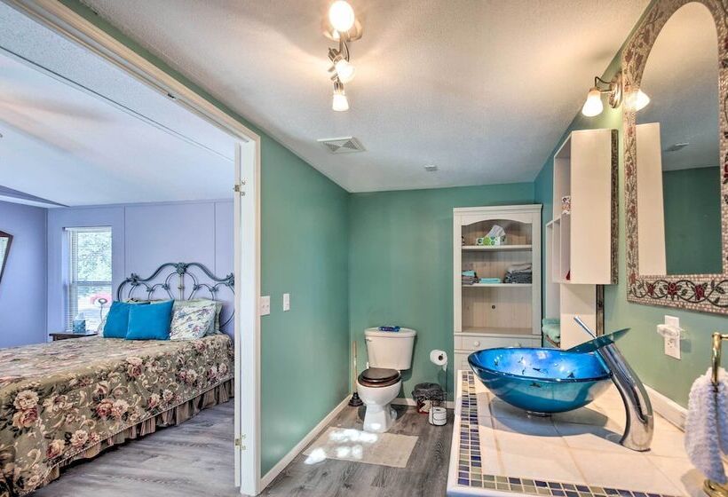 Riverfront Pipe Creek Home W/ Kayaks & Grill!