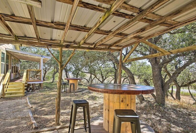 Riverfront Pipe Creek Home W/ Kayaks & Grill!