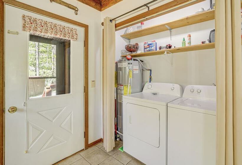 31 Mi To Skiing: Creekside Cabin W/ Fireplace!