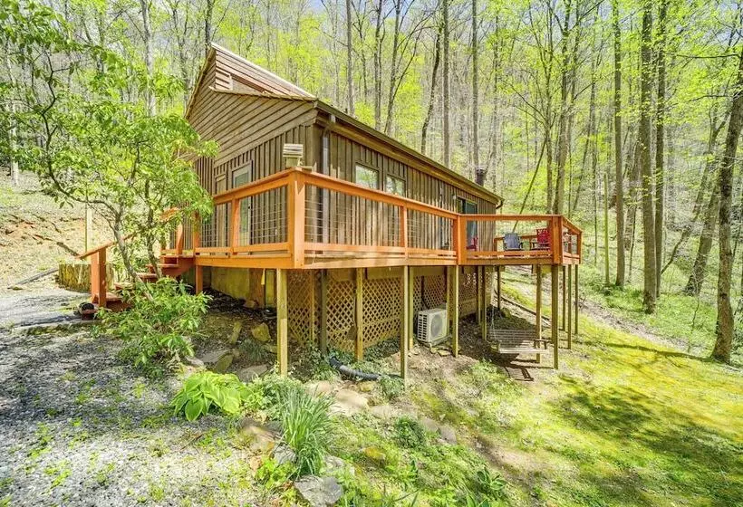 31 Mi To Skiing: Creekside Cabin W/ Fireplace!