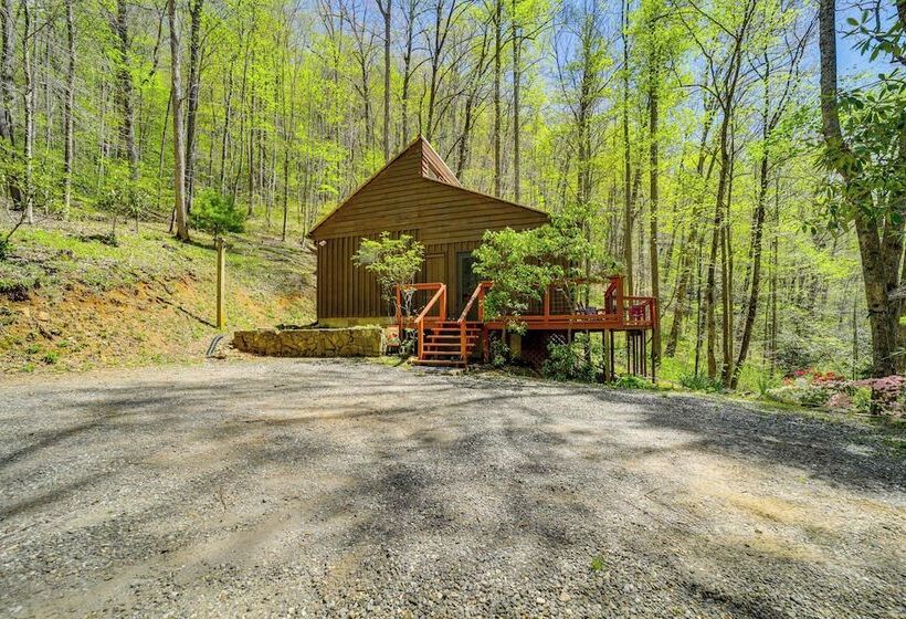 31 Mi To Skiing: Creekside Cabin W/ Fireplace!