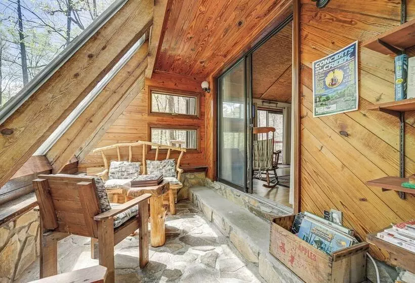 31 Mi To Skiing: Creekside Cabin W/ Fireplace!