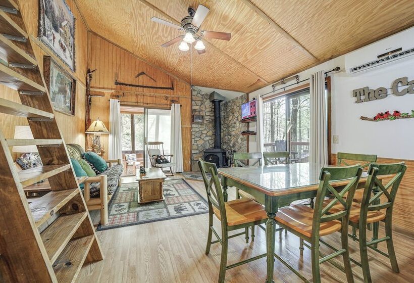 31 Mi To Skiing: Creekside Cabin W/ Fireplace!