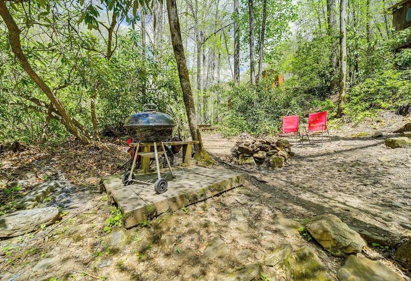 31 Mi To Skiing: Creekside Cabin W/ Fireplace!