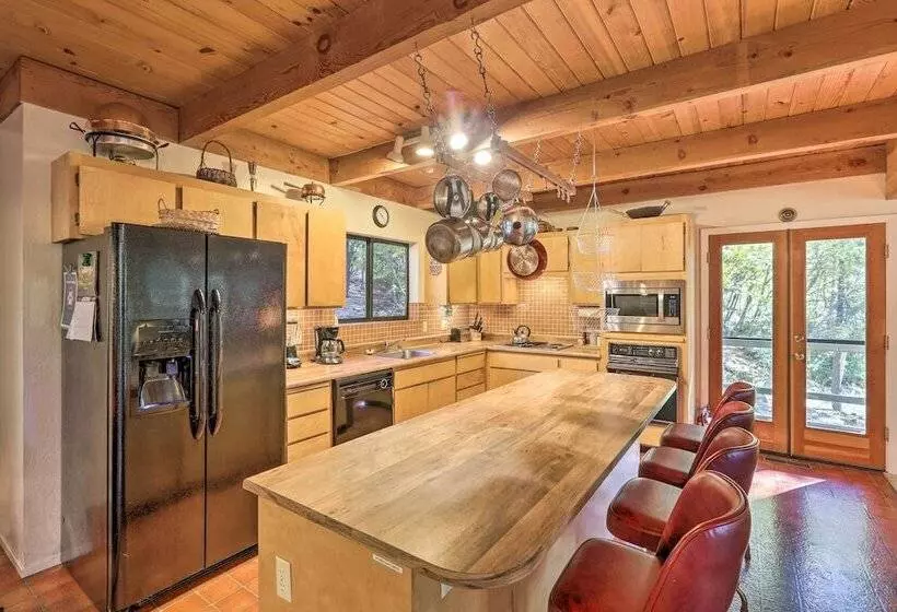 Rustic Truckee Cabin Near Donner Lake, Ski Resorts