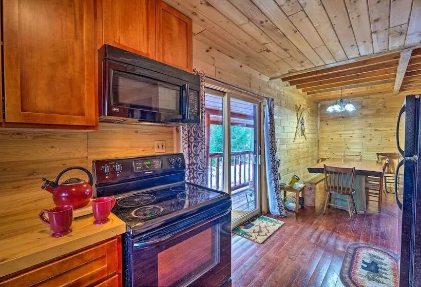 Secluded Johnsburg Retreat W/ Hot Tub & Fire Pit