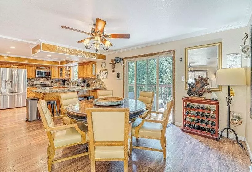 Near Hiking Trails: Cabin W/ Deck In Pioneer!