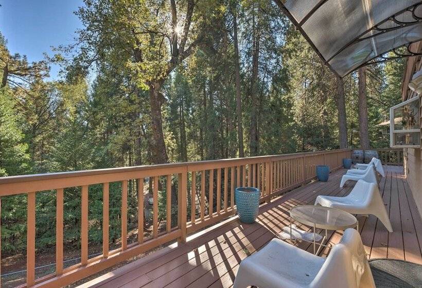 Near Hiking Trails: Cabin W/ Deck In Pioneer!