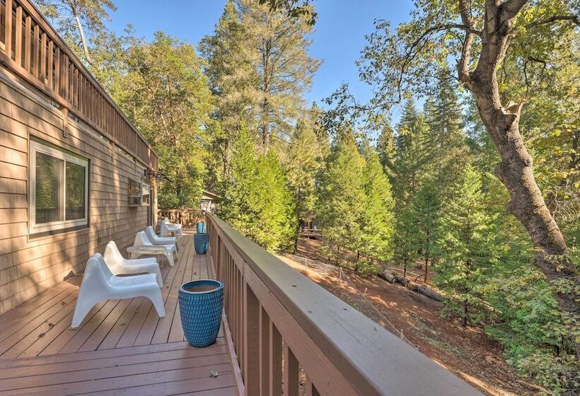 Near Hiking Trails: Cabin W/ Deck In Pioneer!