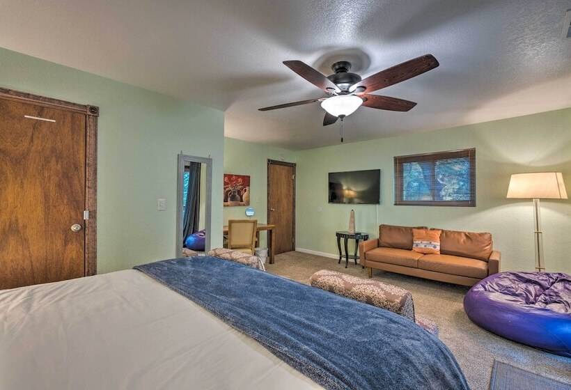 Near Hiking Trails: Cabin W/ Deck In Pioneer!