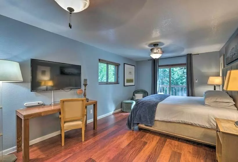 Near Hiking Trails: Cabin W/ Deck In Pioneer!