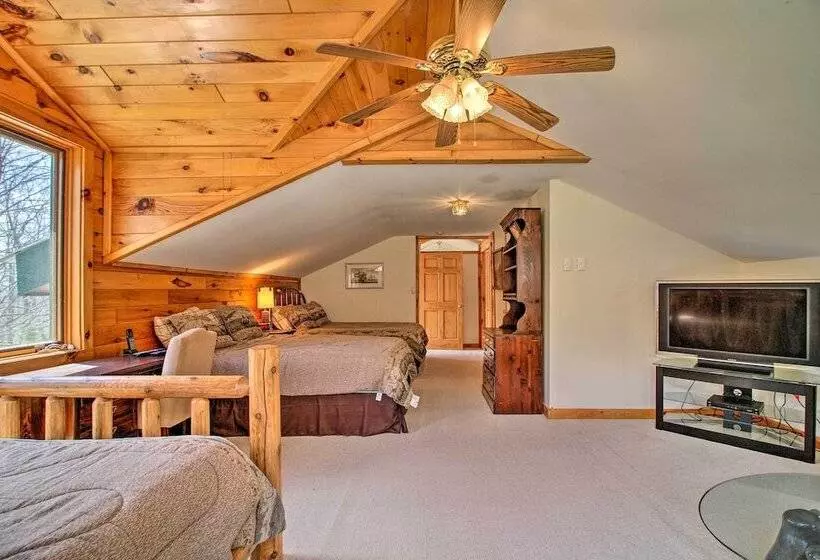 Spacious Mtn Cabin On 7 Private Acres In Athol!