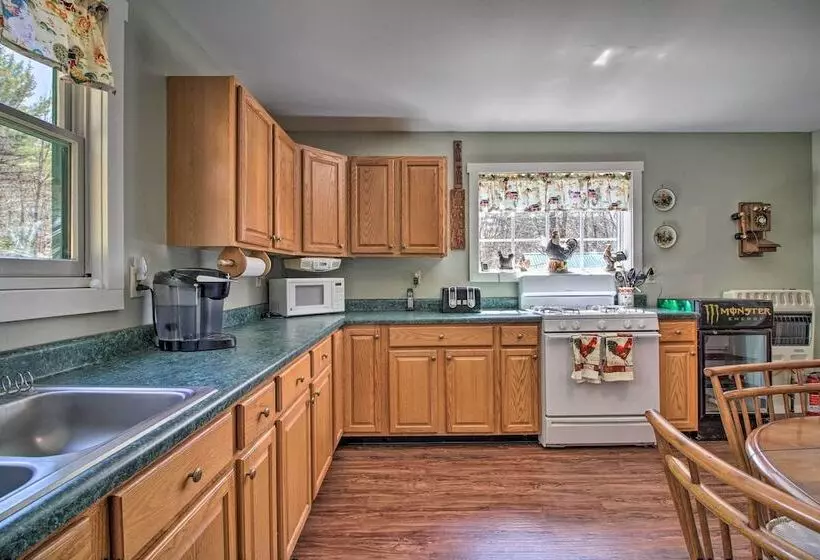 Spacious Mtn Cabin On 7 Private Acres In Athol!