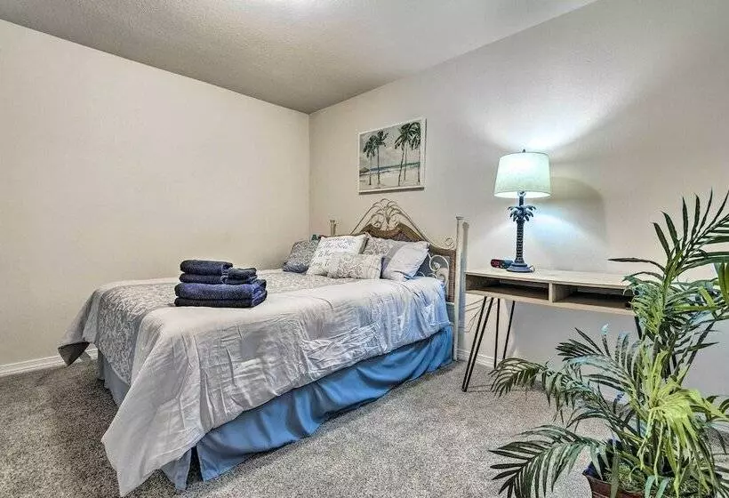 Spacious Navarre Retreat W/ Fenced In Yard!