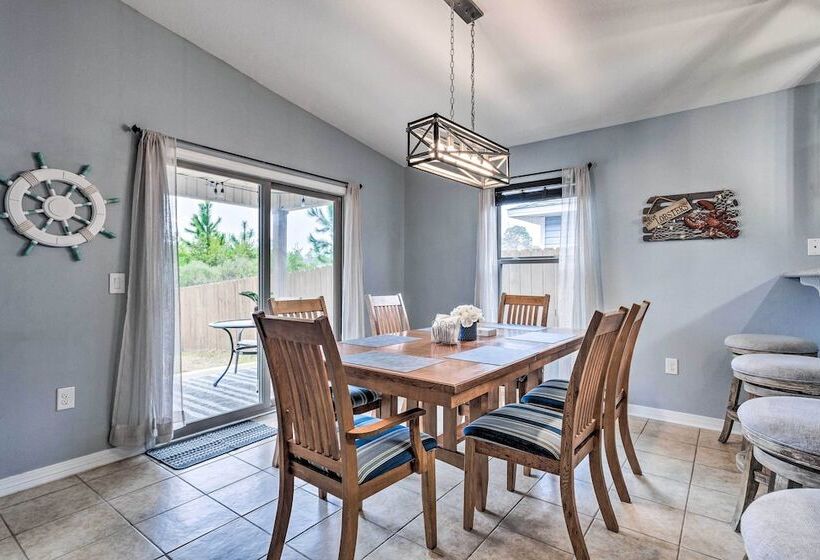 Spacious Navarre Retreat W/ Fenced In Yard!