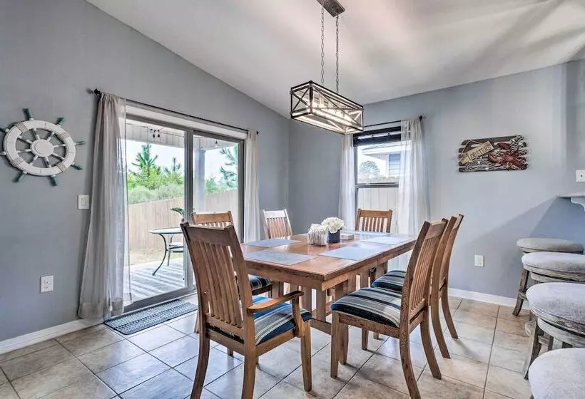 Spacious Navarre Retreat W/ Fenced In Yard!