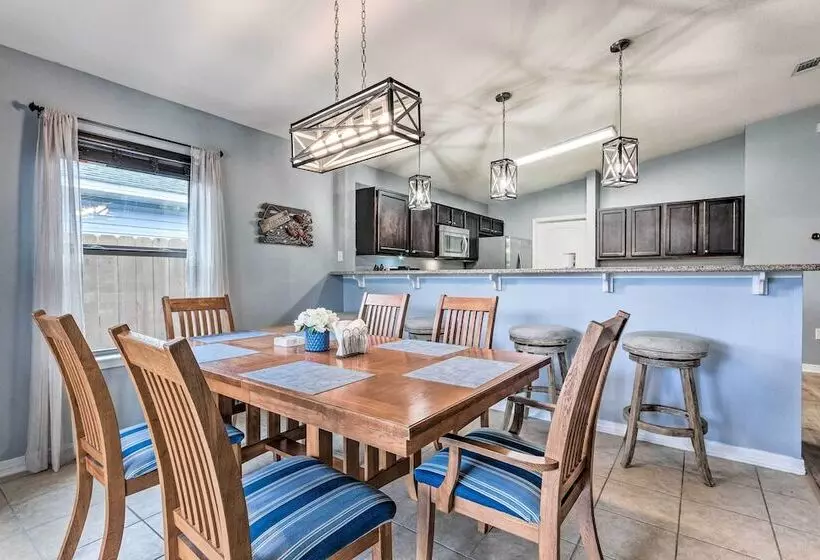 Spacious Navarre Retreat W/ Fenced In Yard!