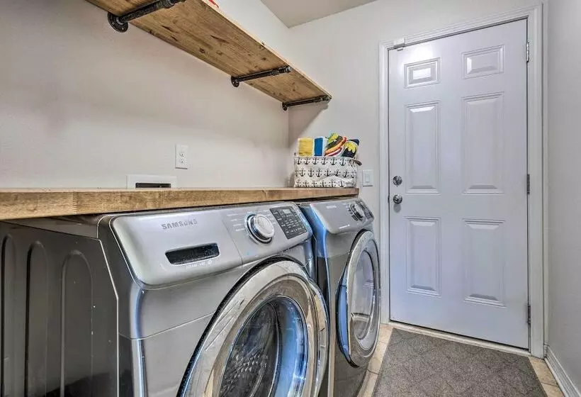 Spacious Navarre Retreat W/ Fenced In Yard!