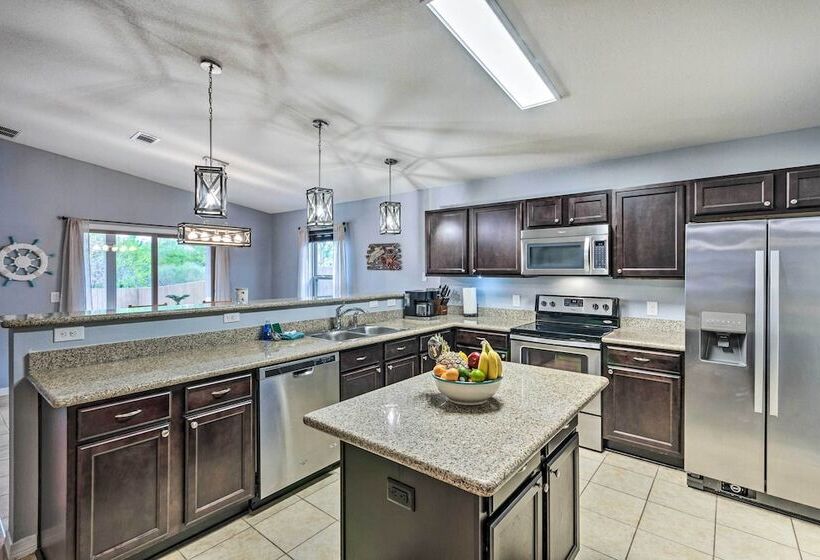 Spacious Navarre Retreat W/ Fenced In Yard!