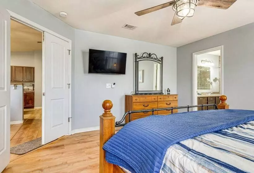 Spacious Navarre Retreat W/ Fenced In Yard!