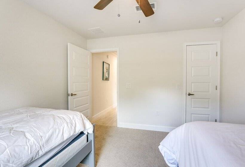 Spacious North Port Home 10 Mi To Beach!