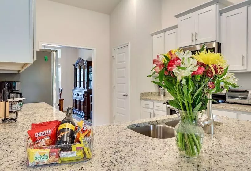 Spacious North Port Home 10 Mi To Beach!