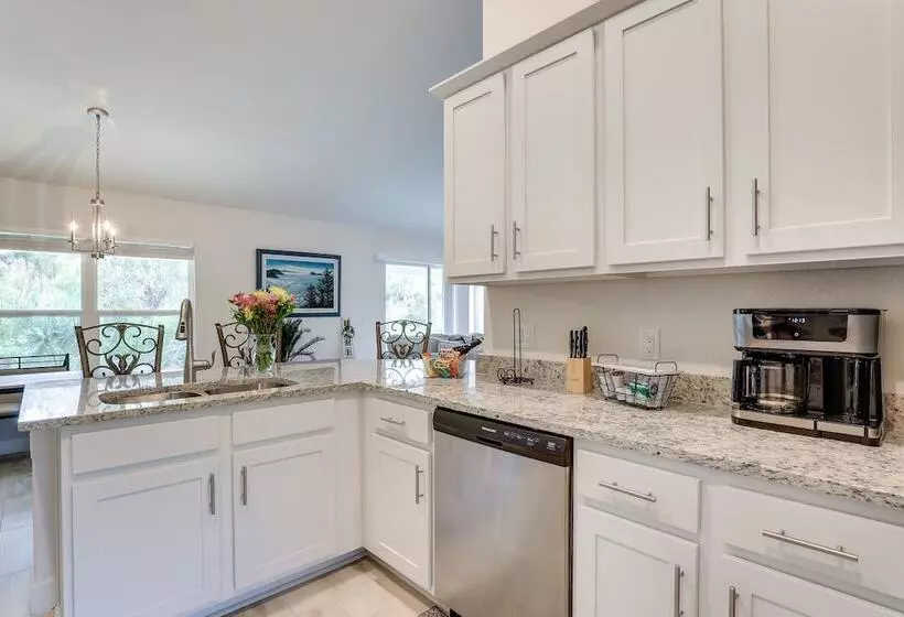 Spacious North Port Home 10 Mi To Beach!