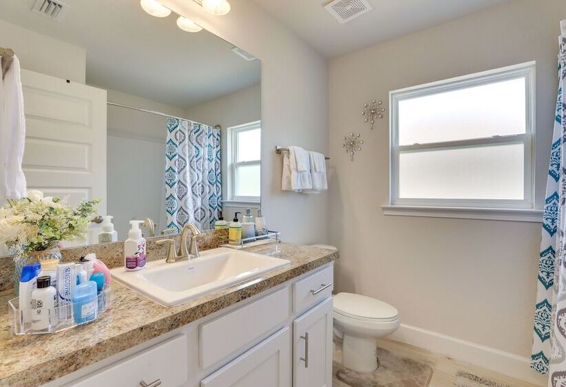 Spacious North Port Home 10 Mi To Beach!