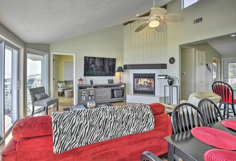 Sunny Florida Home W/ Decks & View, Steps To Beach