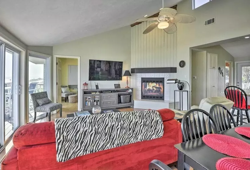 Sunny Florida Home W/ Decks & View, Steps To Beach