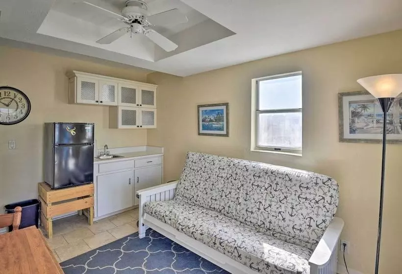 Sunny Florida Home W/ Decks & View, Steps To Beach