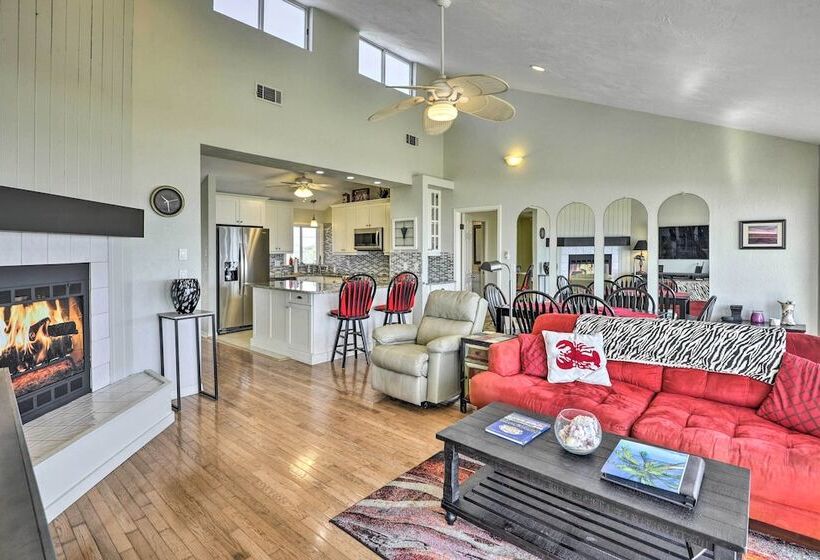 Sunny Florida Home W/ Decks & View, Steps To Beach