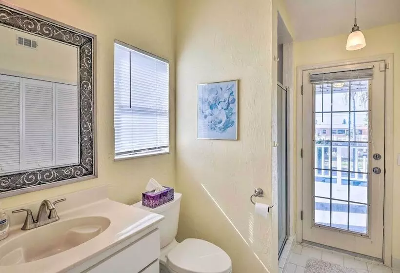 Sunny Florida Home W/ Decks & View, Steps To Beach