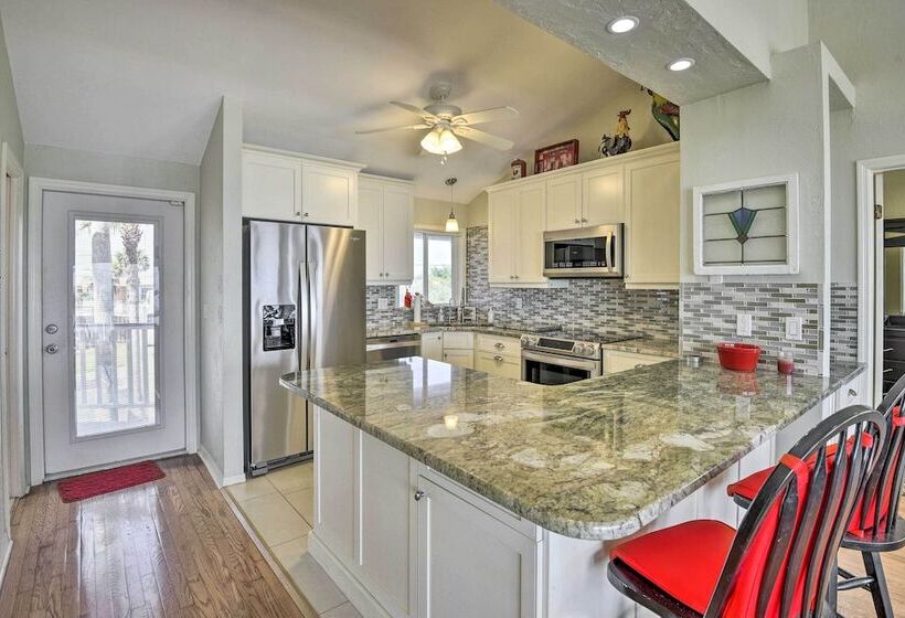 Sunny Florida Home W/ Decks & View, Steps To Beach