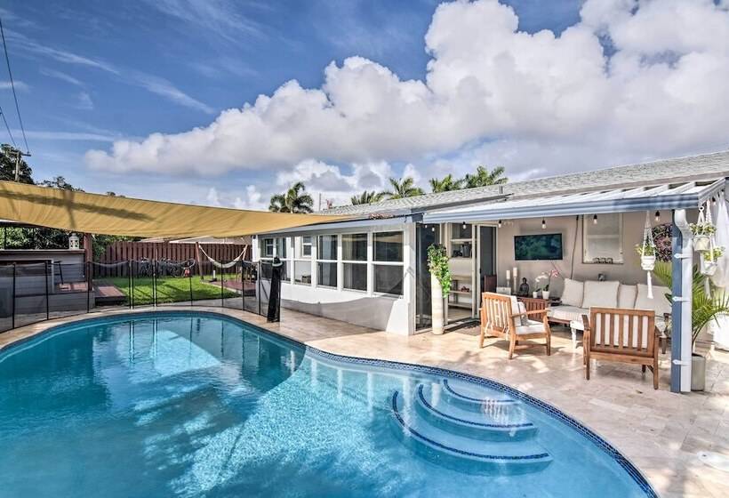 Tropical Home W/ Outdoor Oasis: 2 Mi To Beach