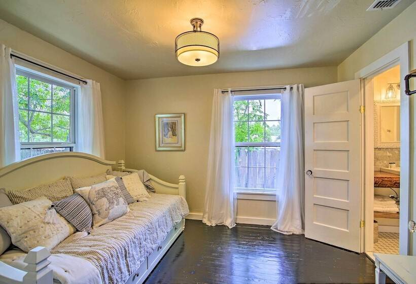 Updated Boerne Cottage: Sip, Explore & Relax!