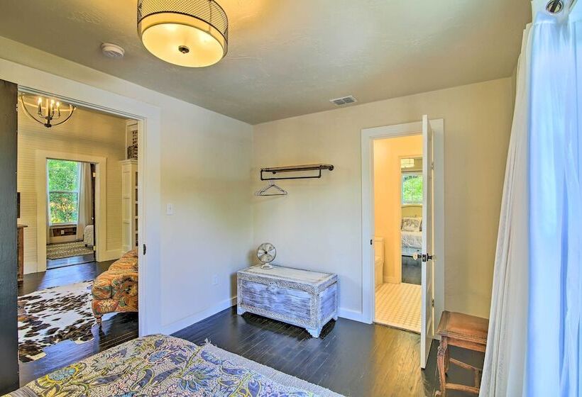 Updated Boerne Cottage: Sip, Explore & Relax!