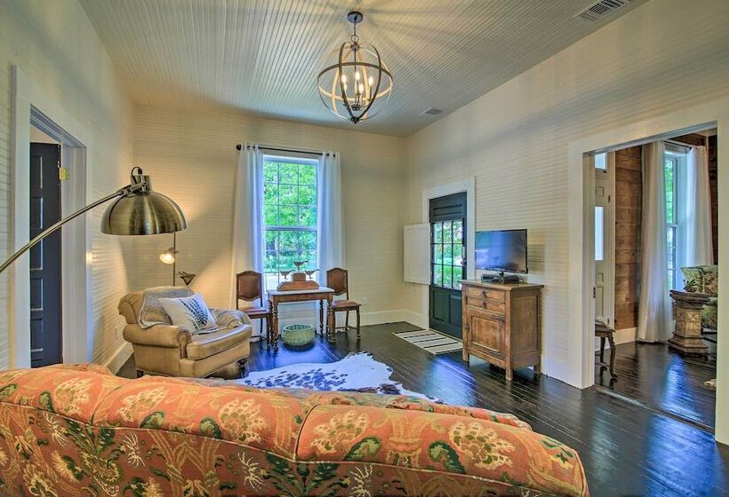 Updated Boerne Cottage: Sip, Explore & Relax!