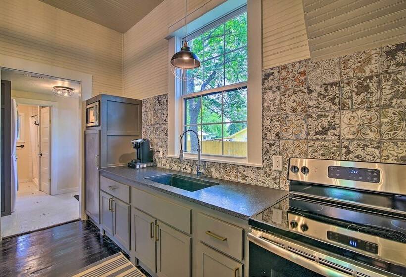 Updated Boerne Cottage: Sip, Explore & Relax!