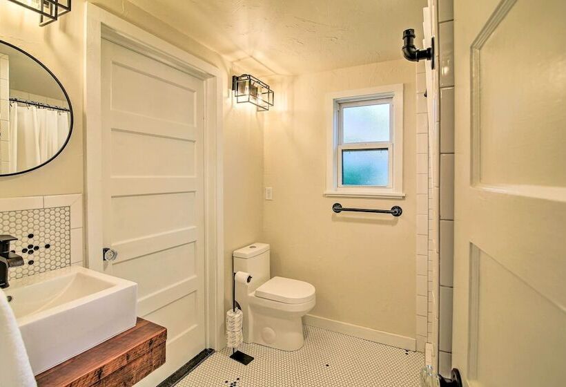 Updated Boerne Cottage: Sip, Explore & Relax!