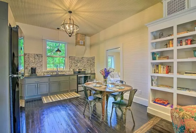 Updated Boerne Cottage: Sip, Explore & Relax!