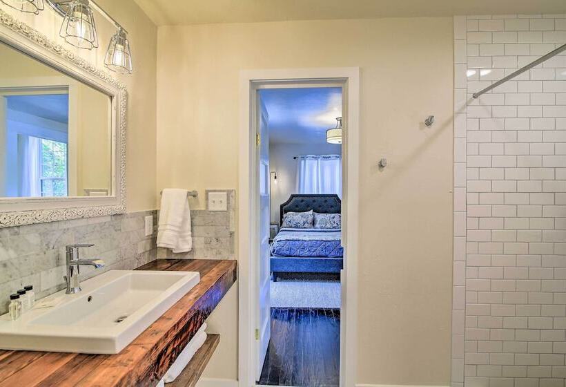 Updated Boerne Cottage: Sip, Explore & Relax!