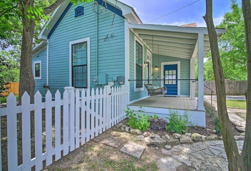 Updated Boerne Cottage: Sip, Explore & Relax!