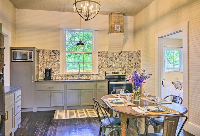 Updated Boerne Cottage: Sip, Explore & Relax!